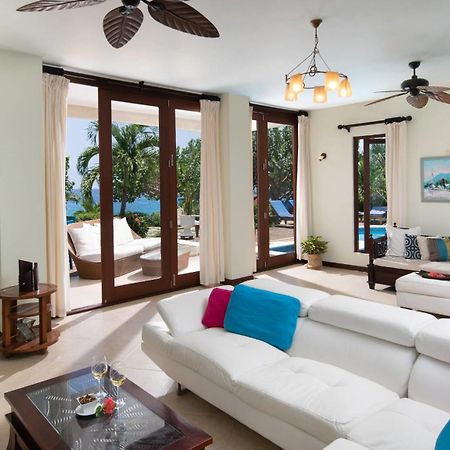 Hospitality Expert Little Waters Villa Негрил Экстерьер фото