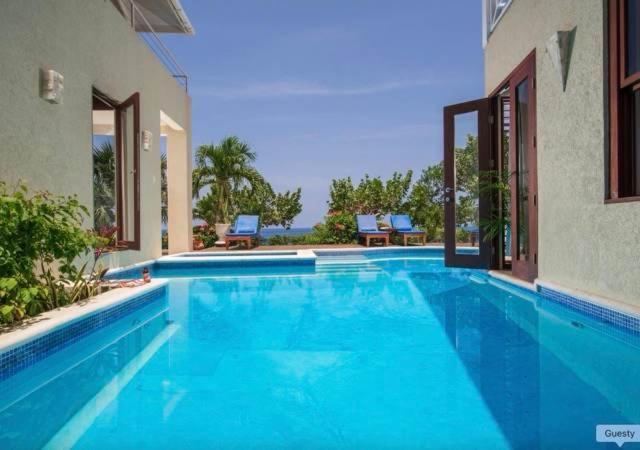 Hospitality Expert Little Waters Villa Негрил Экстерьер фото