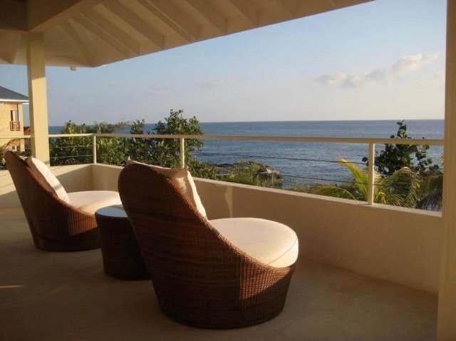Hospitality Expert Little Waters Villa Негрил Экстерьер фото