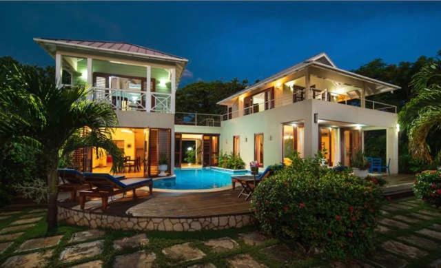 Hospitality Expert Little Waters Villa Негрил Экстерьер фото