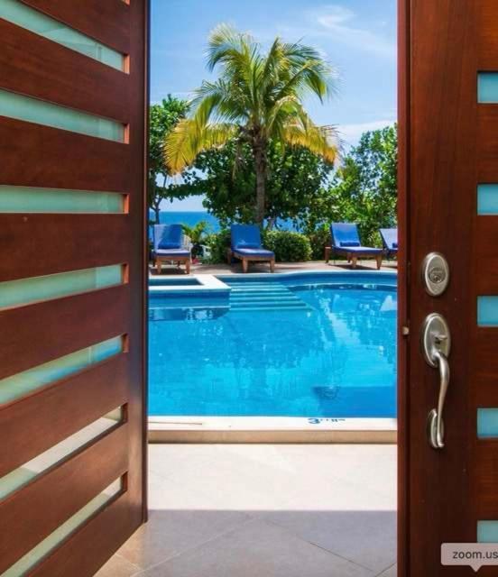 Hospitality Expert Little Waters Villa Негрил Экстерьер фото